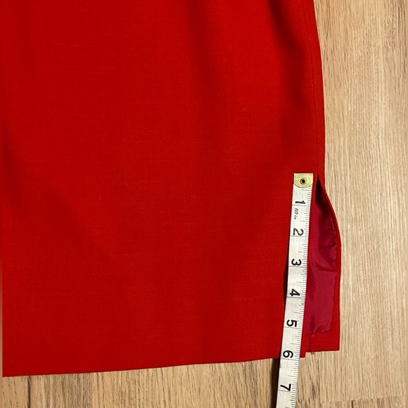 Vintage Armani skirt (matches the red Armani jacket in my closet). EU size 42. - Picture 4 of 13